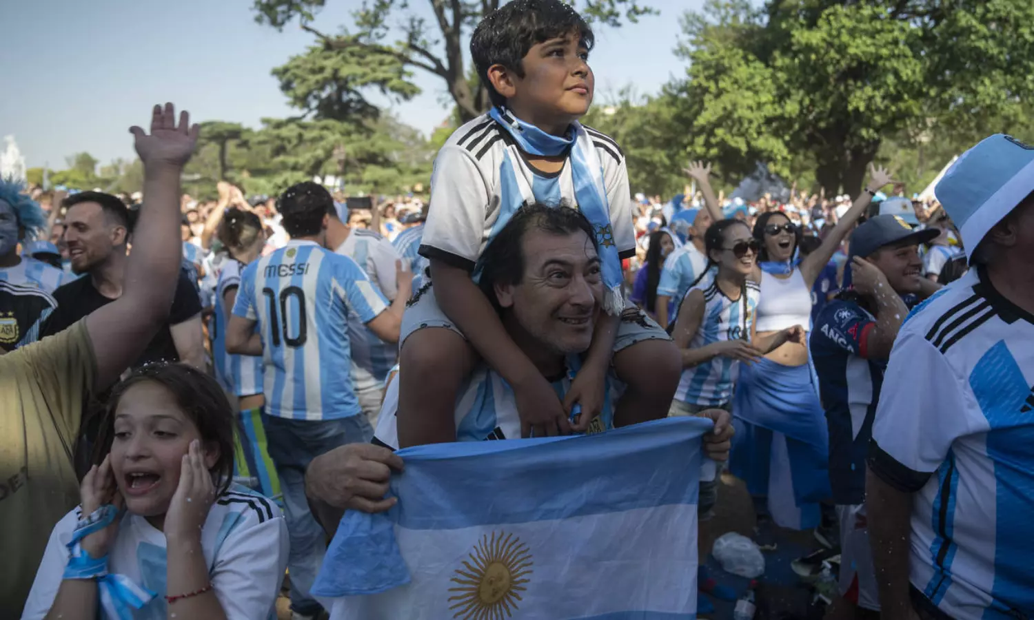 Thousands pour into the streets of Buenos Aires to celebrate Argentinas win