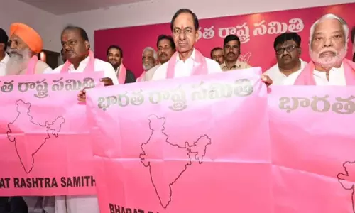 KCR enters national politics, opens party office in Delhi