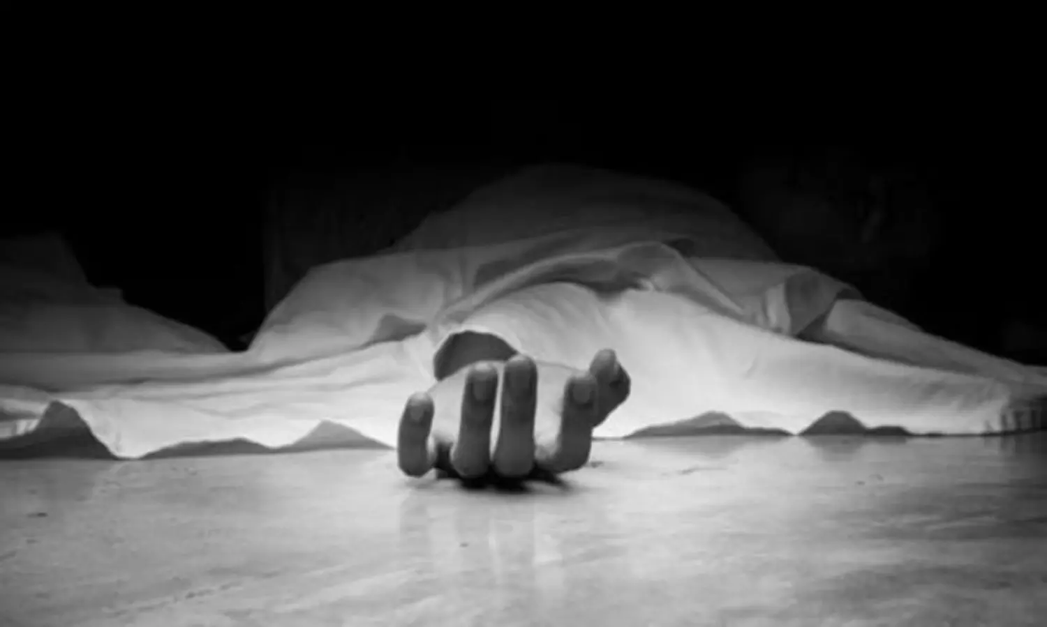 Engineering student from Kerala commits suicide by slitting throat in Bluru college