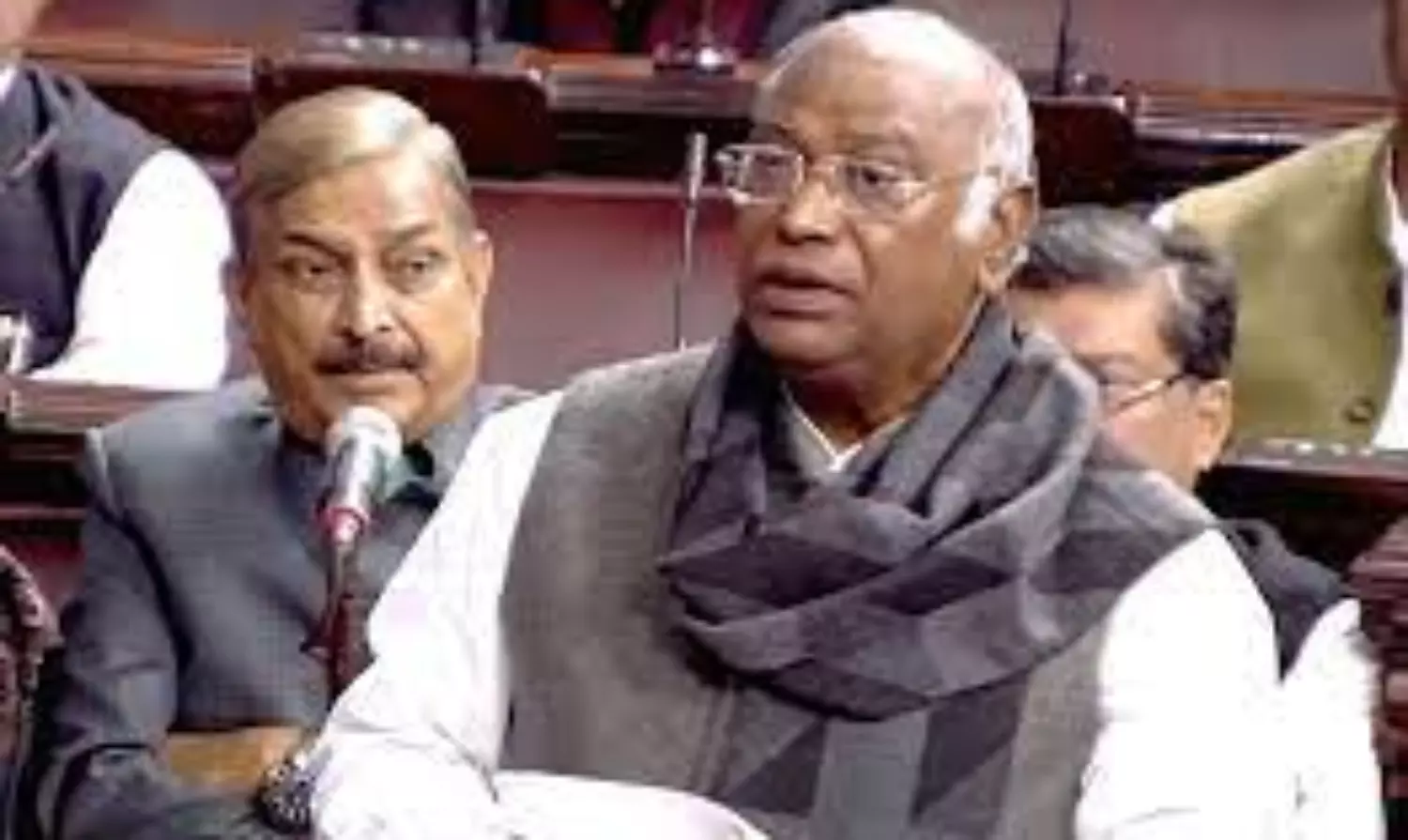 Cong chiefs not even a dog remark irks BJP, chaos in Parliament