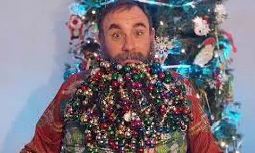 American man creates world record by hanging Christmas ornaments on beard