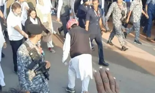 Former minister tied Rahul’s shoe lace, tweeted BJP; Congress up in arms