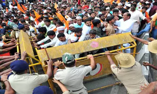 BJP MLA leads over 1 Lakh protesting Lingayats in Karnataka