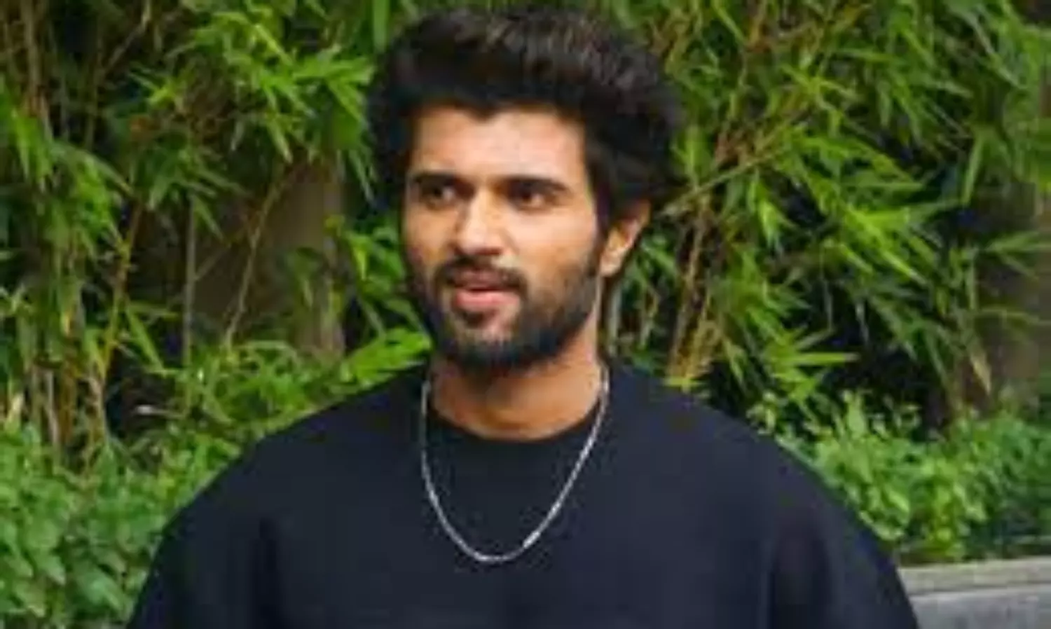 Vijay Deverakonda to gift free holiday for 100 fans for Christmas