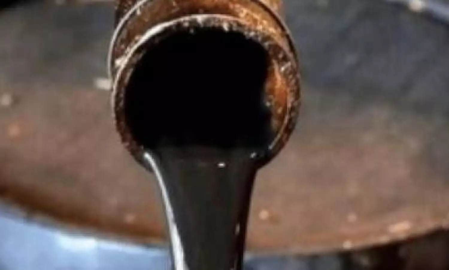 Russia announces oil exports ban to countries with price caps from Feb 2023