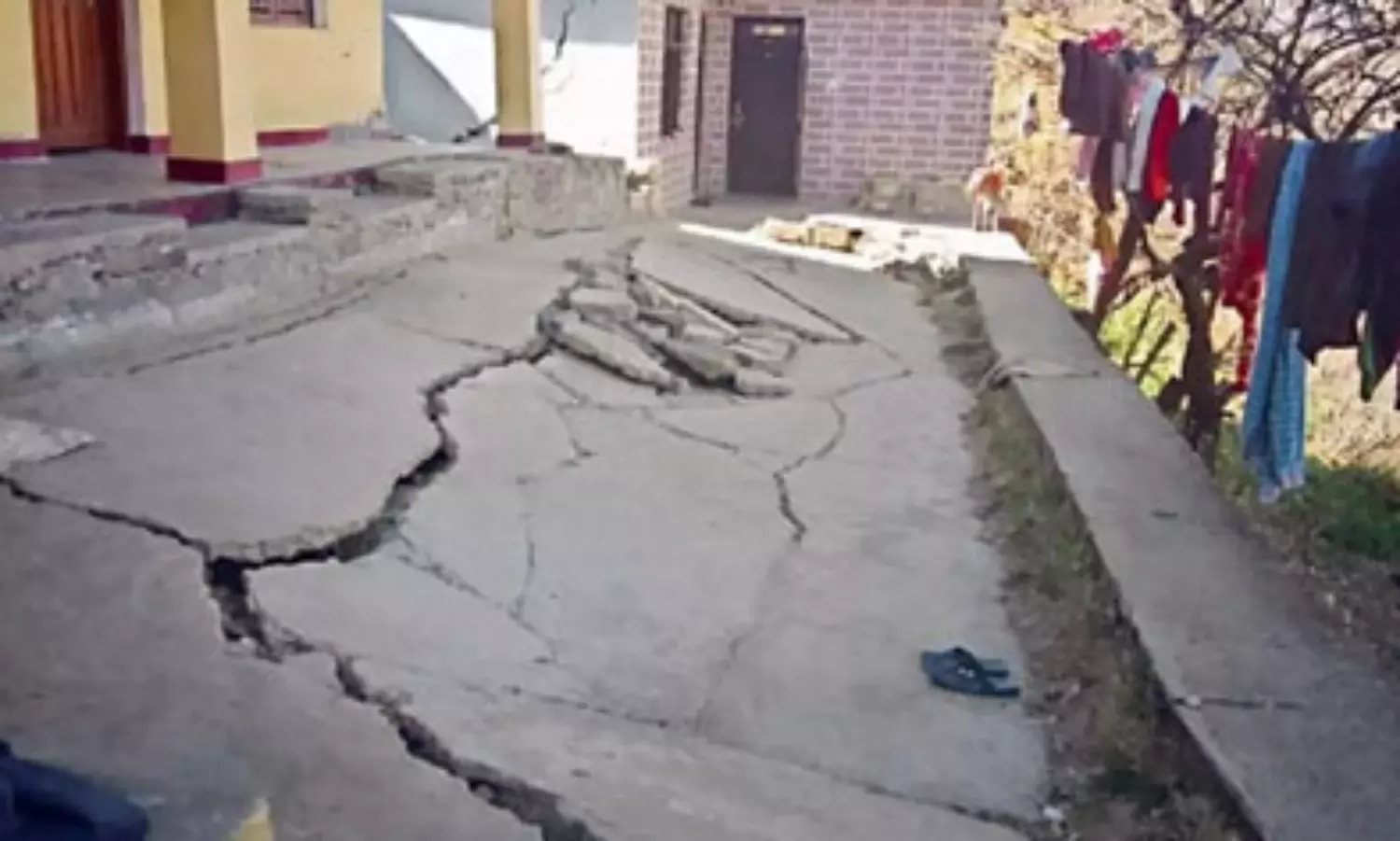 Evacuation begins in the ‘sinking’ Himalayan town