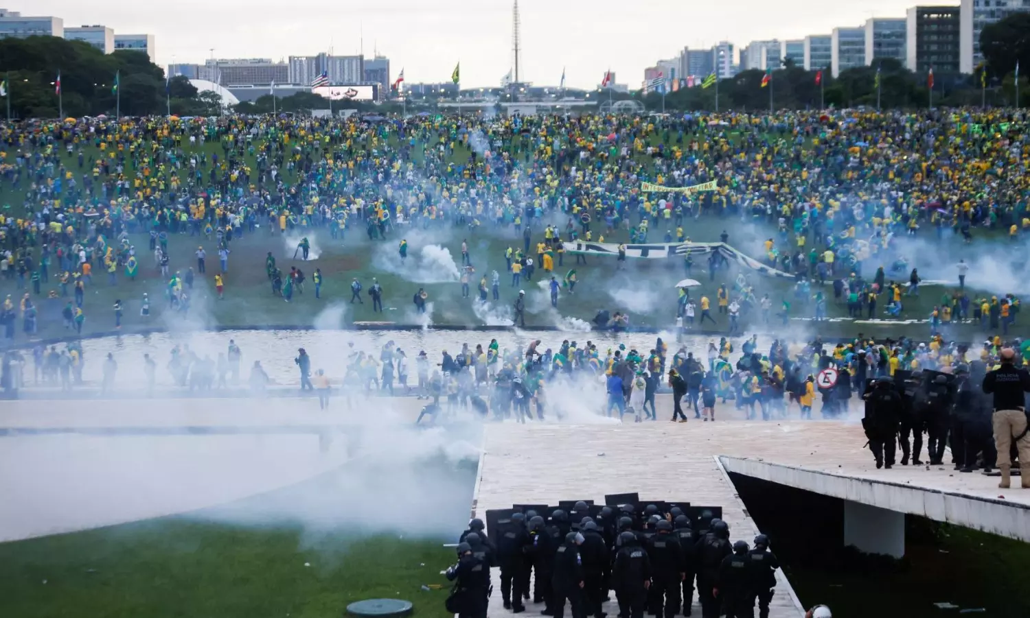 Far-right Pro-Bolsonaro mob storms Brazils capital square