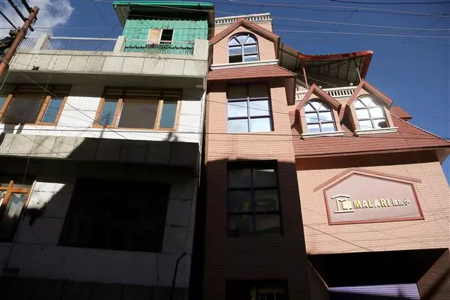 Joshimath hotel owners protest at abrupt demolition move, demand one-time settlement
