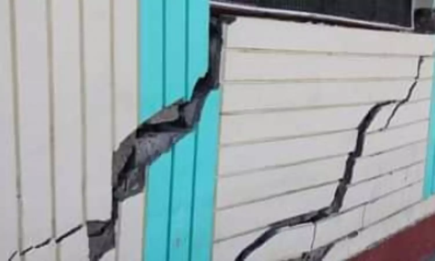 Cracks develop in houses in two localities of UPs Auraiya; probe started