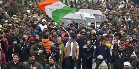 Braving the heavy snow, Congress takes out rally in Srinagar
