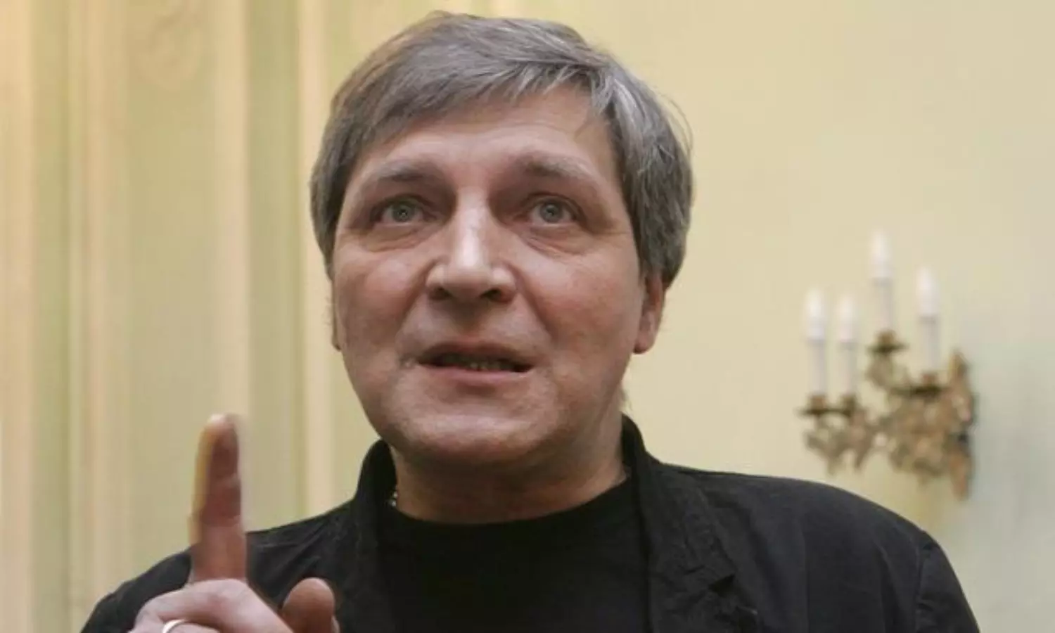 Russia sentences veteran journo to 8 years in prison