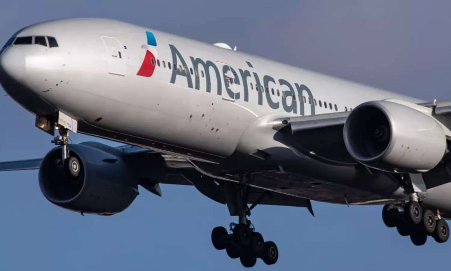 American Airlines de-board cancer patient for seeking help with bag