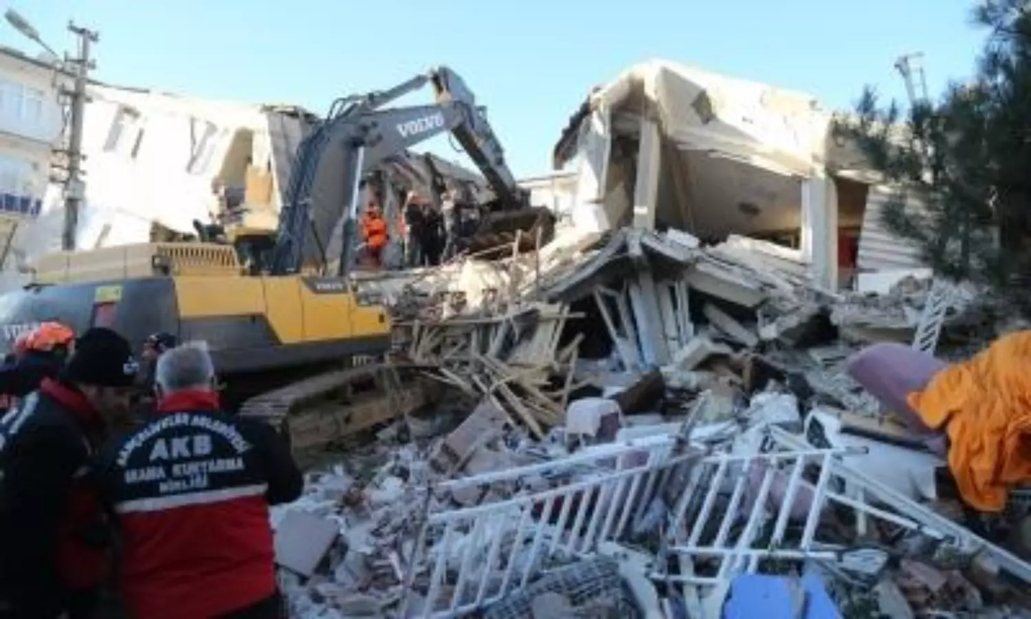 7.8 Earthquake hits Turkey, Syria; Over 1,400 killed, 3000 injured