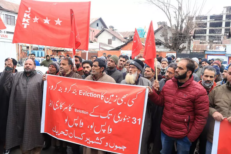 Protests in Srinagars Maisuma against eviction drive