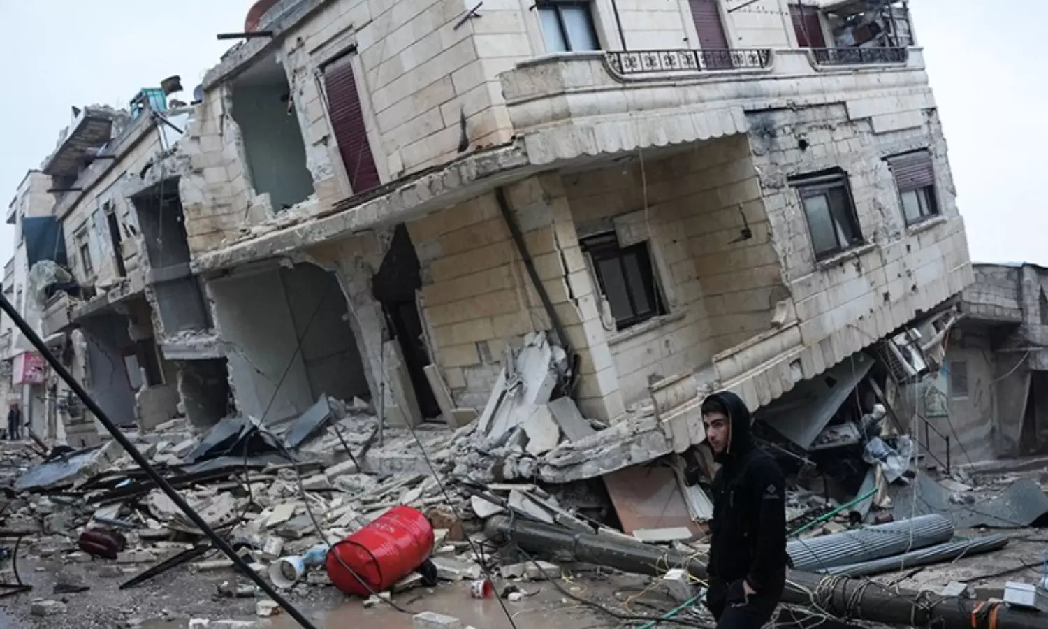 Turkey-Syria quake toll nearing 8,000; searches continue