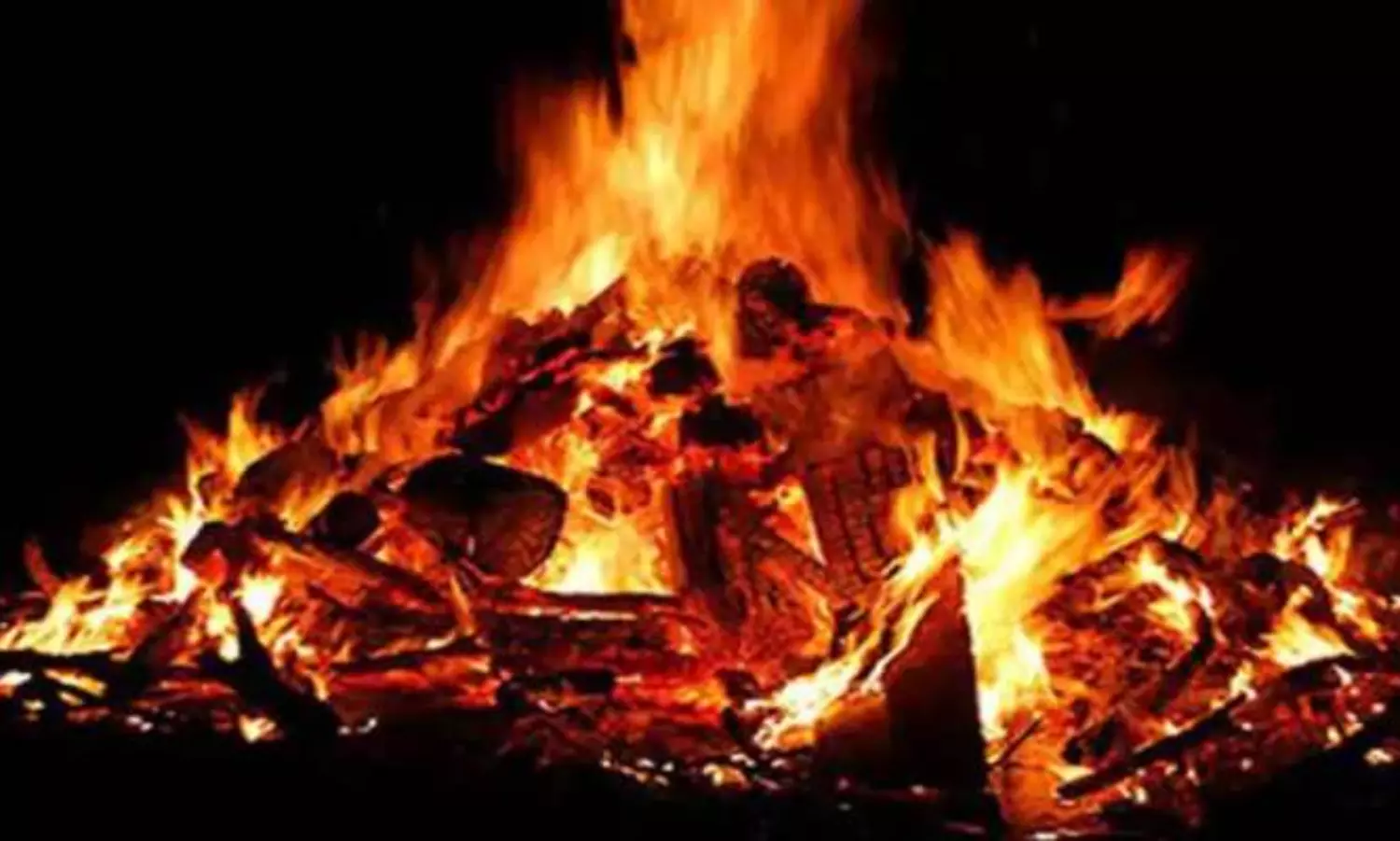 Man ends life by jumping into own funeral pyre in Kerala