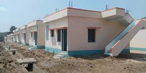 4 UP women get away with PMAY money, leaving husbands in shock 4 UP women get away with PMAY money, leaving husbands in shock