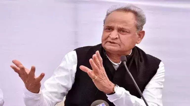 Rajasthan CM Ashok Gehlot reads old budget in the assembly amid uproar Rajasthan CM Ashok Gehlot reads old budget in the assembly amid uproar