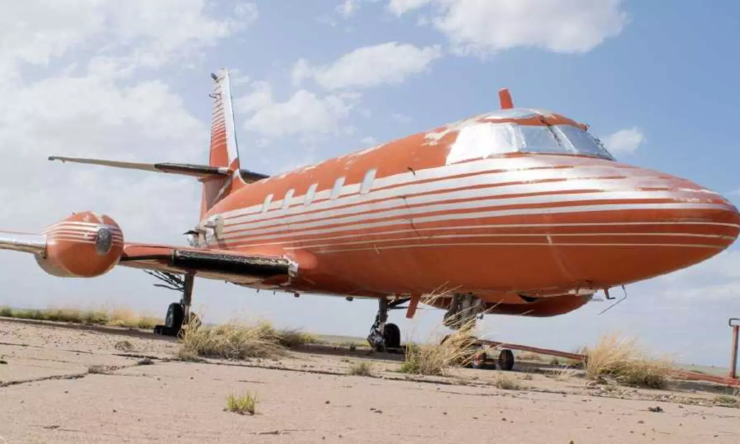 Elvis Presleys private jet auctioned for $260K after 4 decades in desert