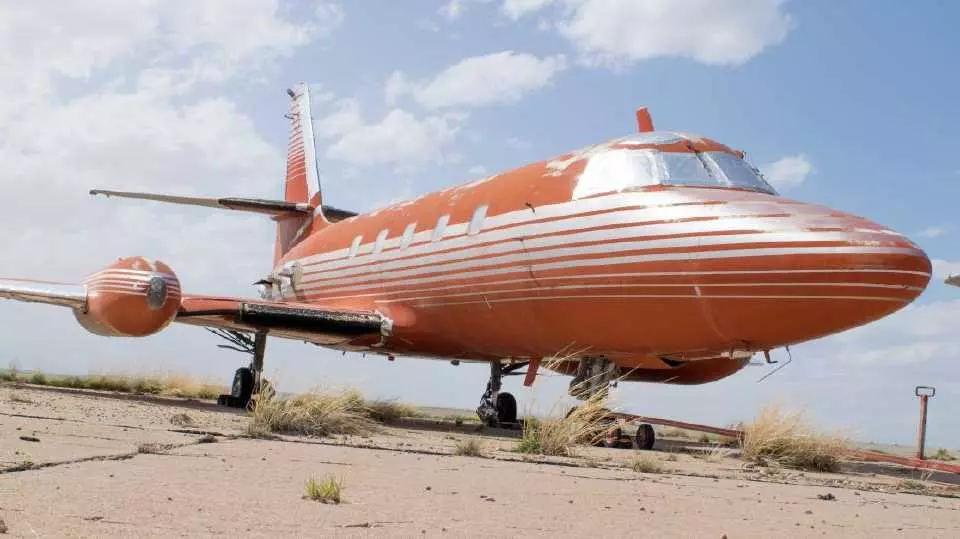 Elvis Presleys private jet auctioned for $260K after 4 decades in desert Elvis Presleys private jet auctioned for $260K after 4 decades in desert