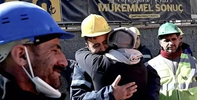 Girl rescued from rubble 248 hours after the earthquake in Turkey