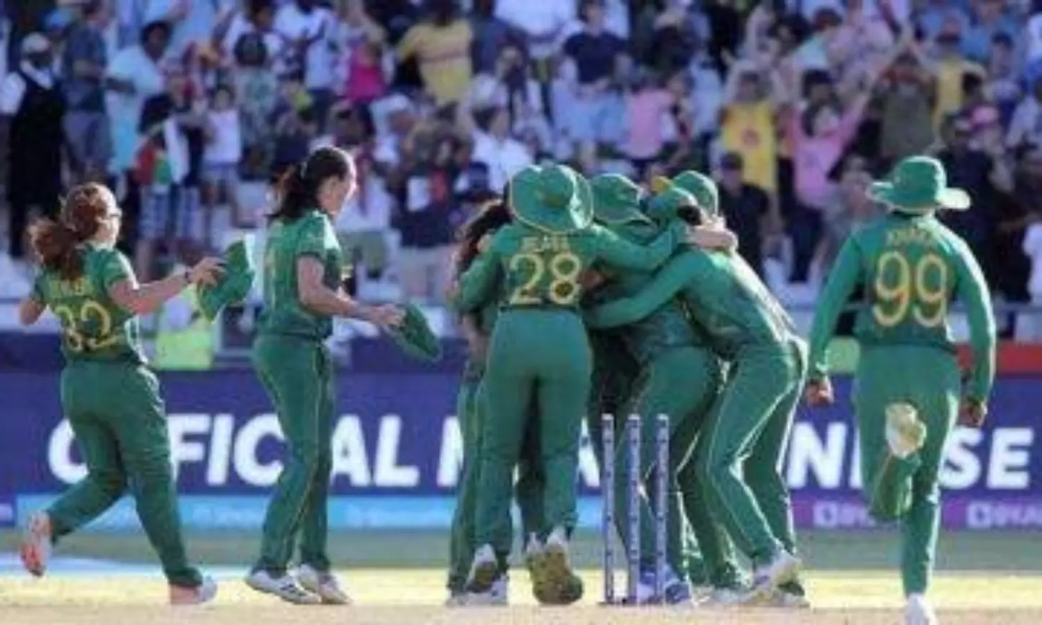 South Africa defeats England to reach 1st maiden Women’s T20 World Cup final