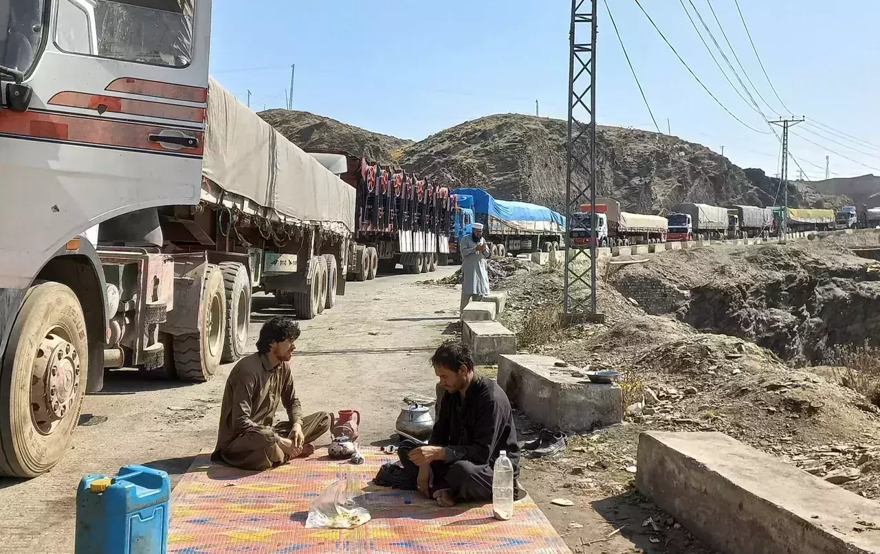 Pakistan reopens Torkham border with Afghanistan for vehicular traffic, over 7,000 trucks cross the border Pakistan reopens Torkham border with Afghanistan for vehicular traffic, over 7,000 trucks cross the border