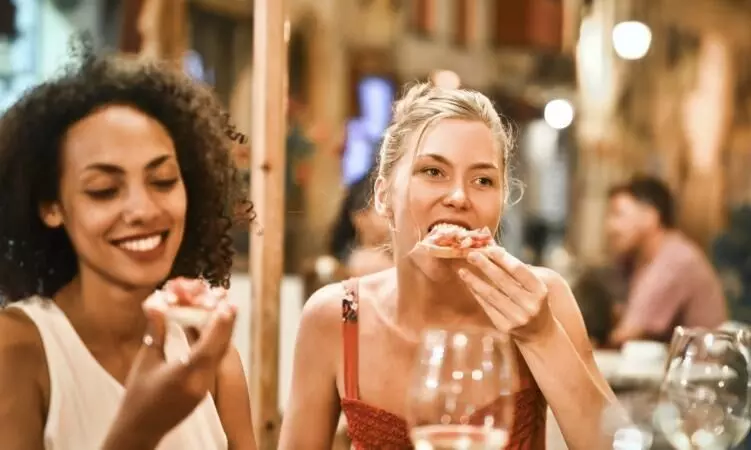 Women snack as much as men or more: study