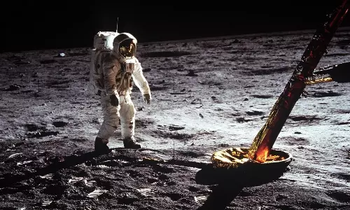 Liquid nitrogen spray for astronauts to deal with Moondust menace