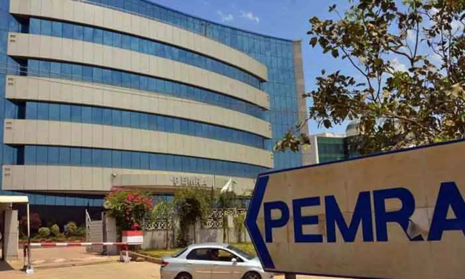 Pakistan bans broadcast of content against judges