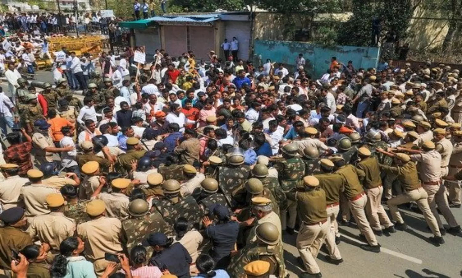 Police detain BJP leaders, workers amid massive protest in Jaipur
