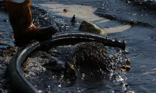 Oil spill in Philippines affects 100K persons, causes illness in 122