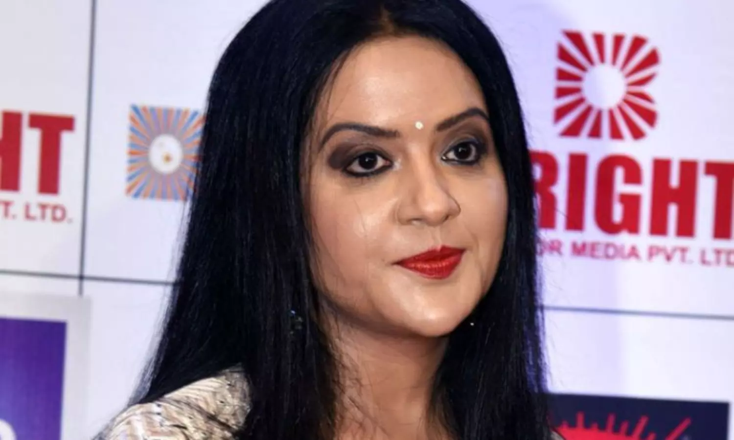 Amruta Fadnavis files FIR against acquaintance, alleges threat, conspiracy & Rs 1cr bribe bid