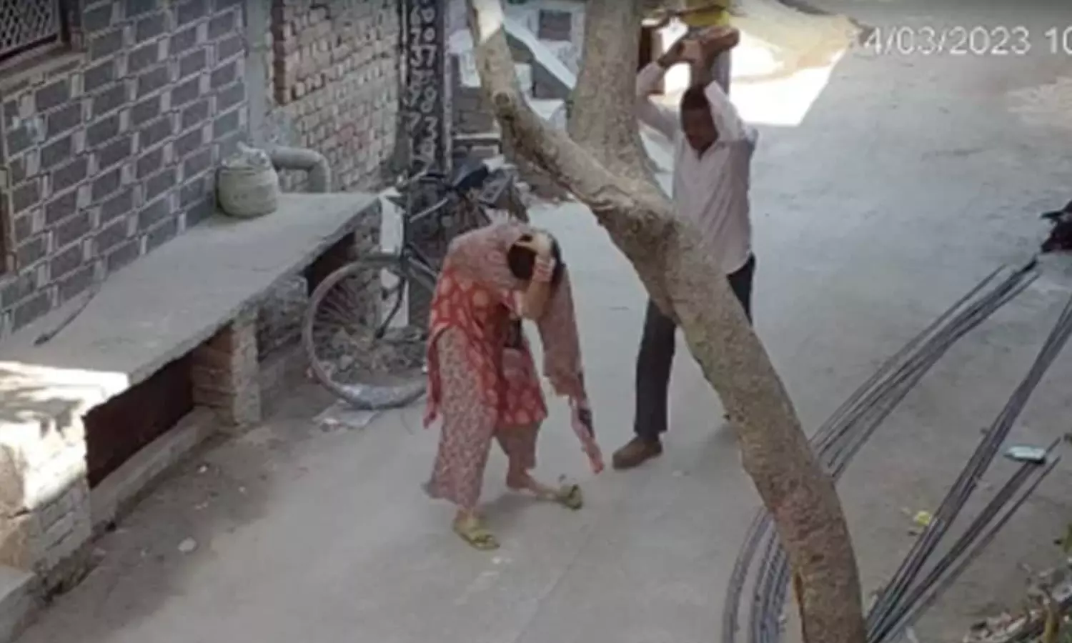 Delhi man hits daughter-in-law who wants to go to work
