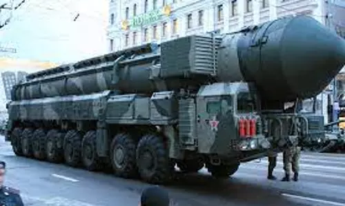Russia to station nuclear weapons in neigbhouring Belarus, Ukraine struggles