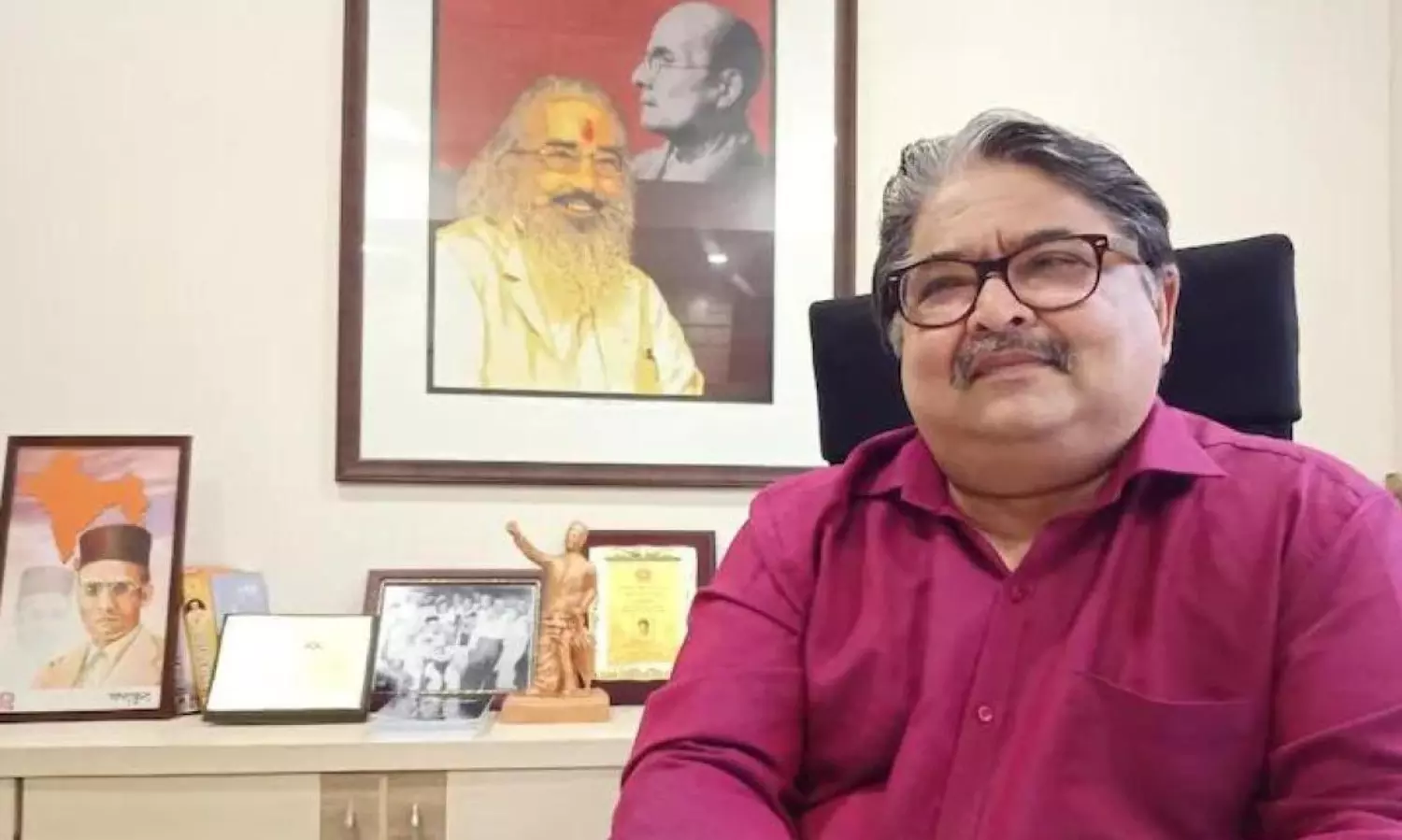 Savarkars grandson challenges Rahul Gandhi to produce evidence of Savarkars apology