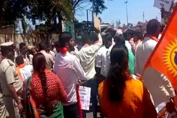 Hindu activists protest against Quranic ritual at Karnataka temple ends in clash with police
