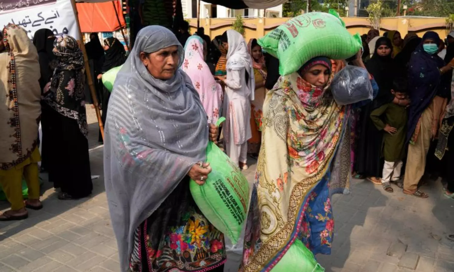 11 Pakistanis killed in stampede at Ramadan food distribution site