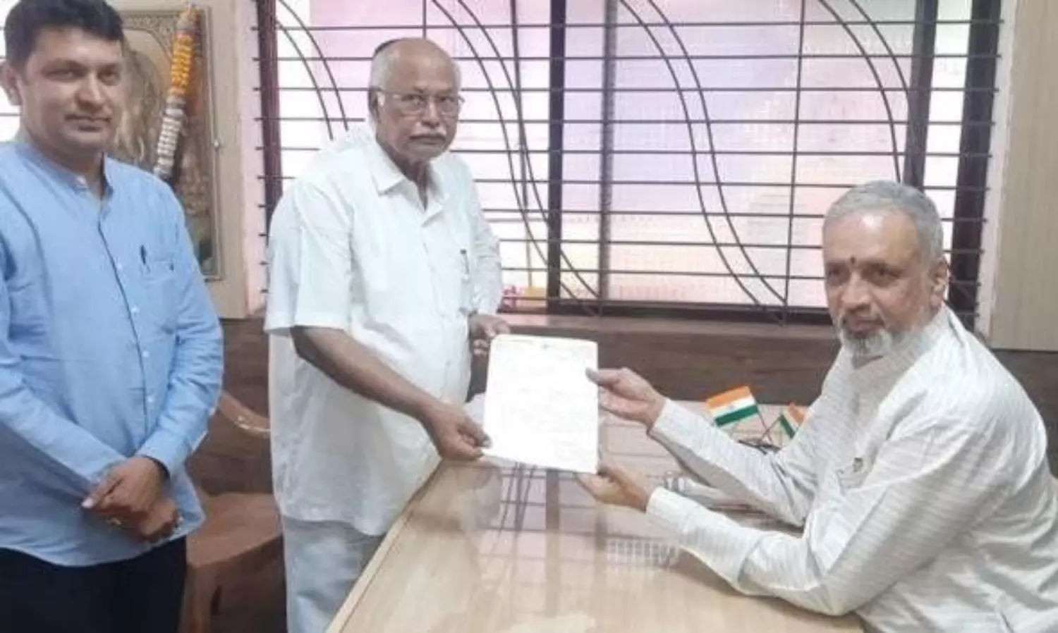 Setback for Karnataka BJP after MLA quits; expected to join Congress