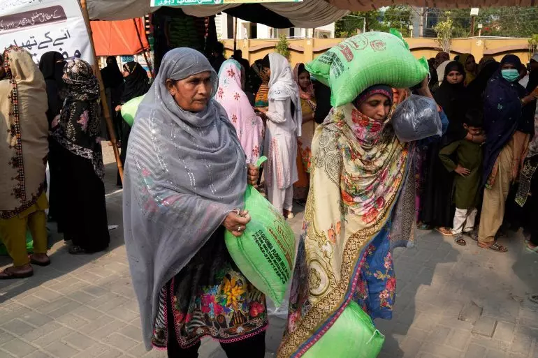 11 Pakistanis killed in stampede at Ramadan food distribution site