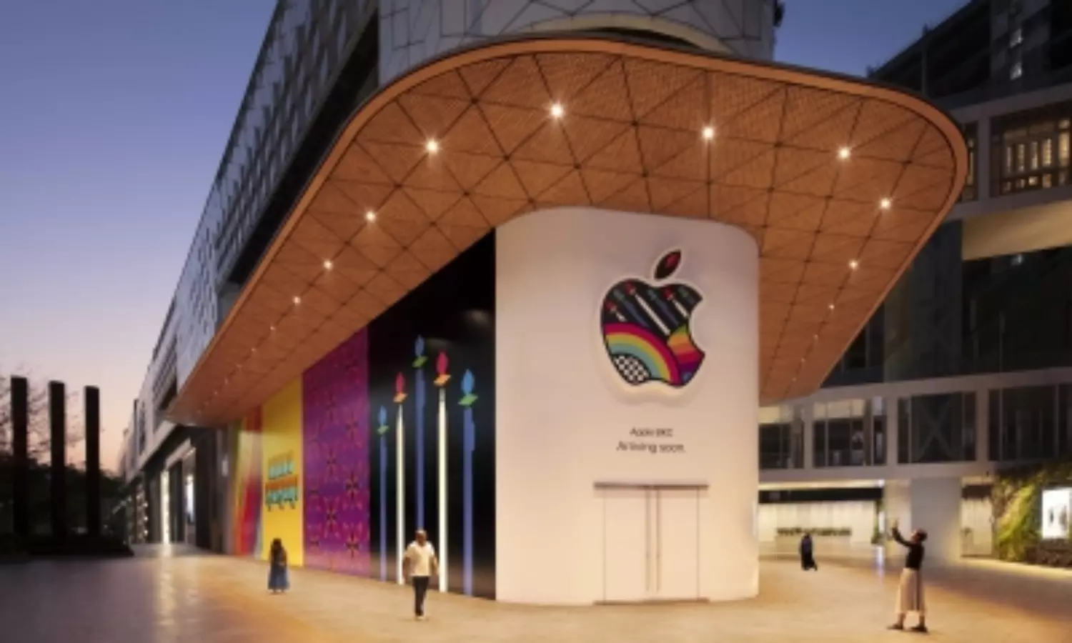 Apple upbeat about India; grand India retail store set to open in Mumbai