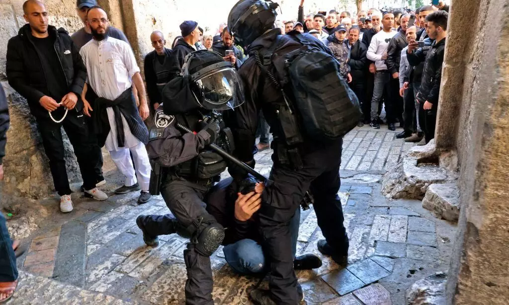 Israeli police storm into Jerusalems Al-Aqsa mosque, assault worshippers