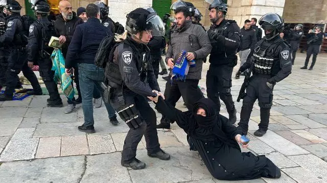 Israeli forces attack worshippers at Al-Aqsa compound for a second night, Arab League condemns raid