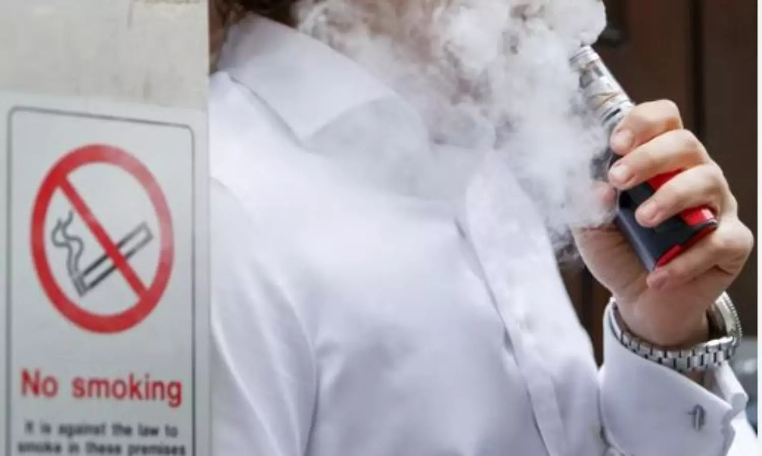 UK Govt offers e-cigarettes to encourage quitting cigarette smoking