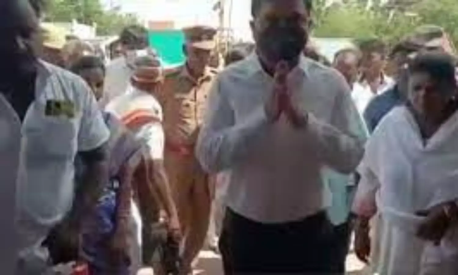 Collector in Tamil Nadu asks assistant to carry his shoes, sparks outrage