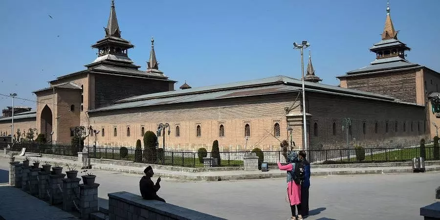 Jumat-ul-Vida prayers at Jamia Masjid Srinagar disallowed by authorities