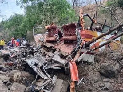 Bus falls into ditch on Mumbai-Pune highway, killing 10