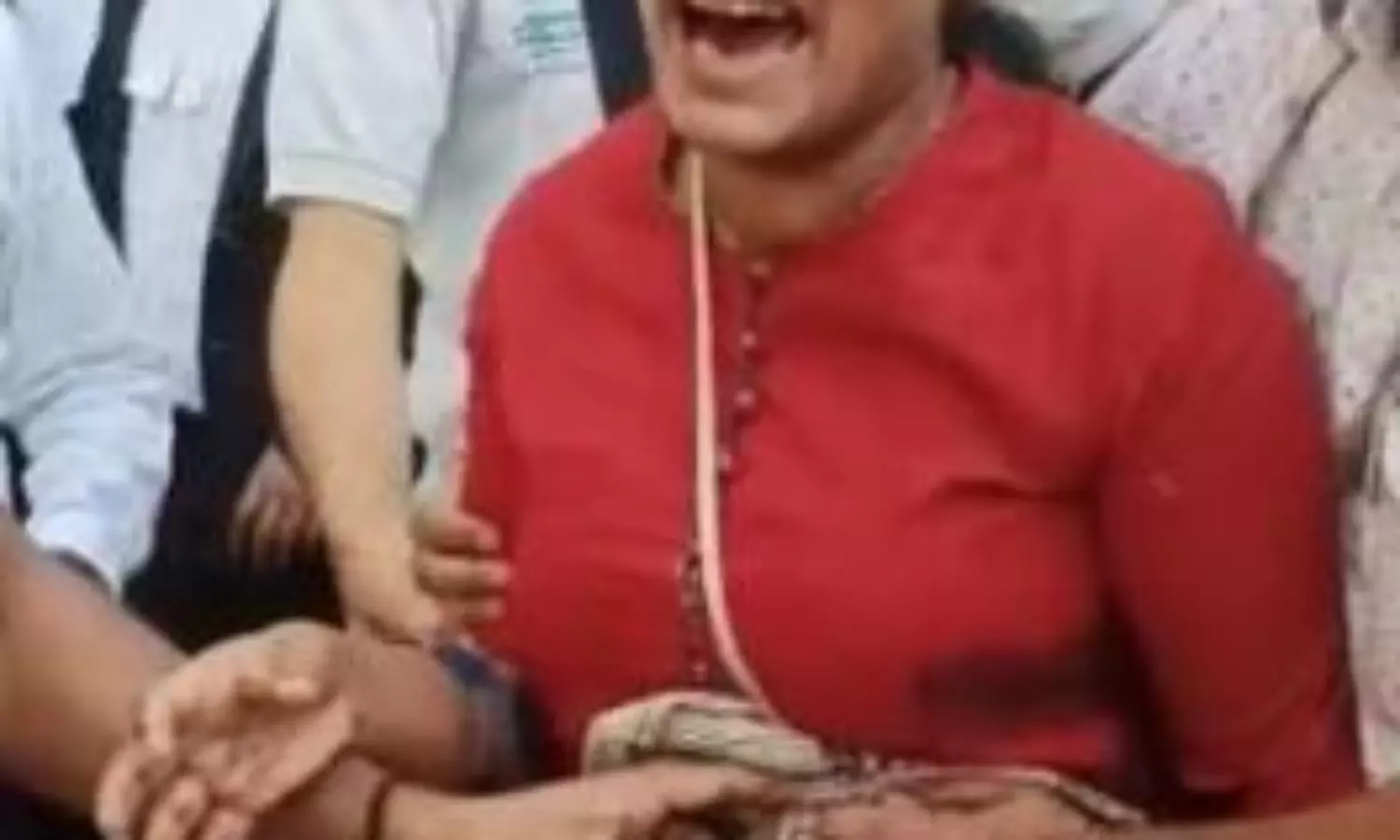 Woman shot in Delhis Saket Court critical; police identify suspect