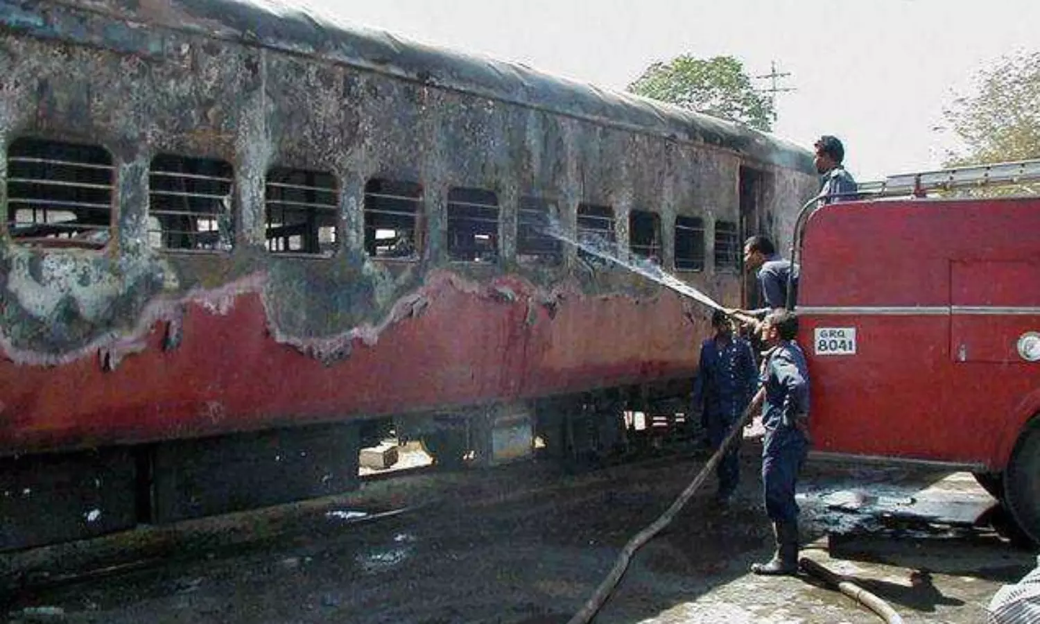Eight convicts in Godhra train burning case get bail from SC after 21 years