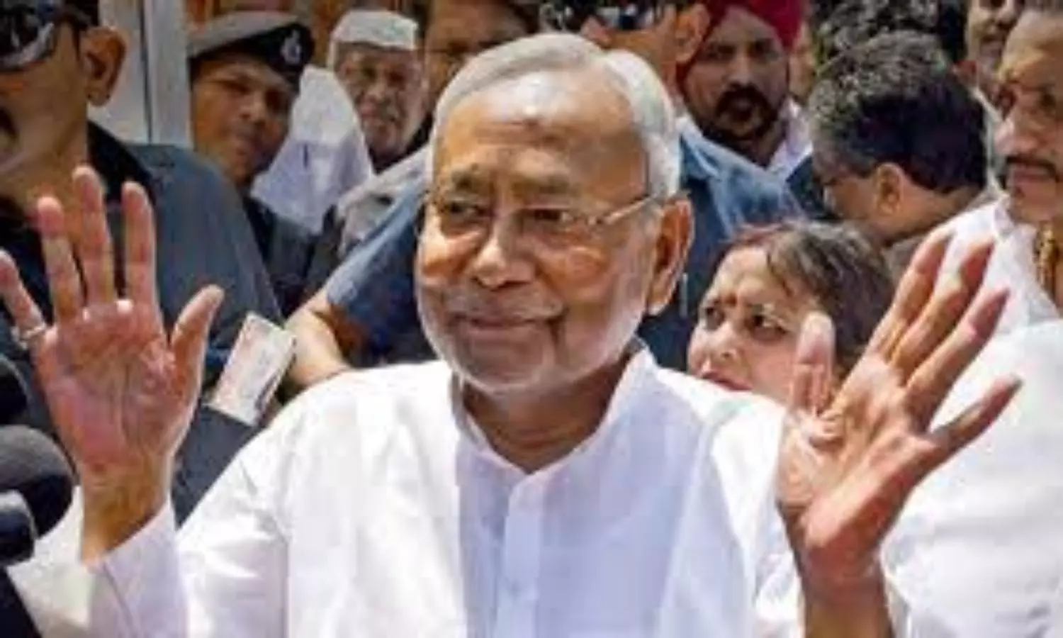 Nitish Kumar meets Mamata Banerjee, as Opposition stands divided